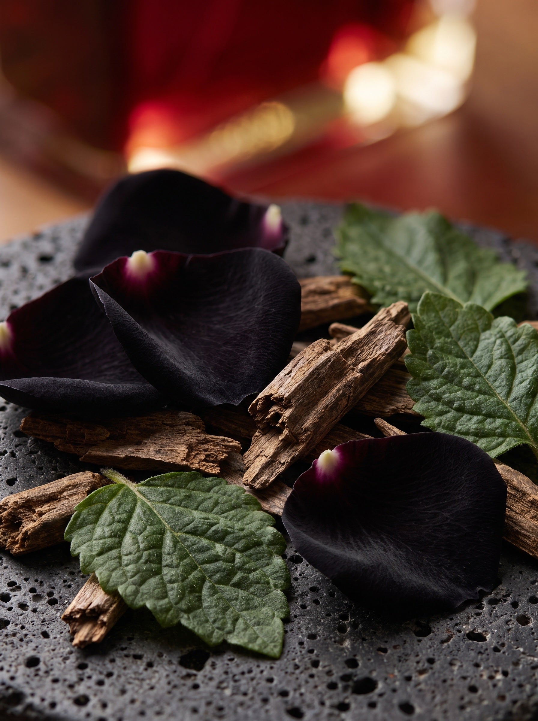 Vaporisateur d'Ambiance La Rose Noire — matières — Atelier Neroli